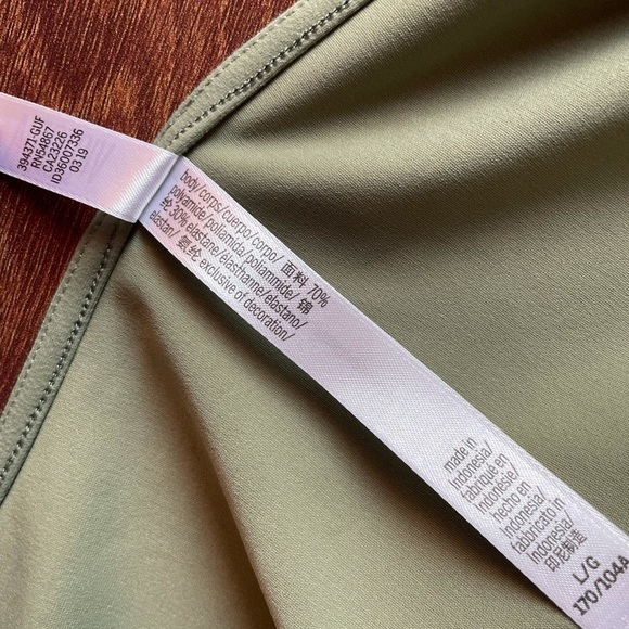 🌿SUMMER SALE🌿VICTORIA SPORT Crop Top Long Sleeve Green size Large - Picture 6 of 11